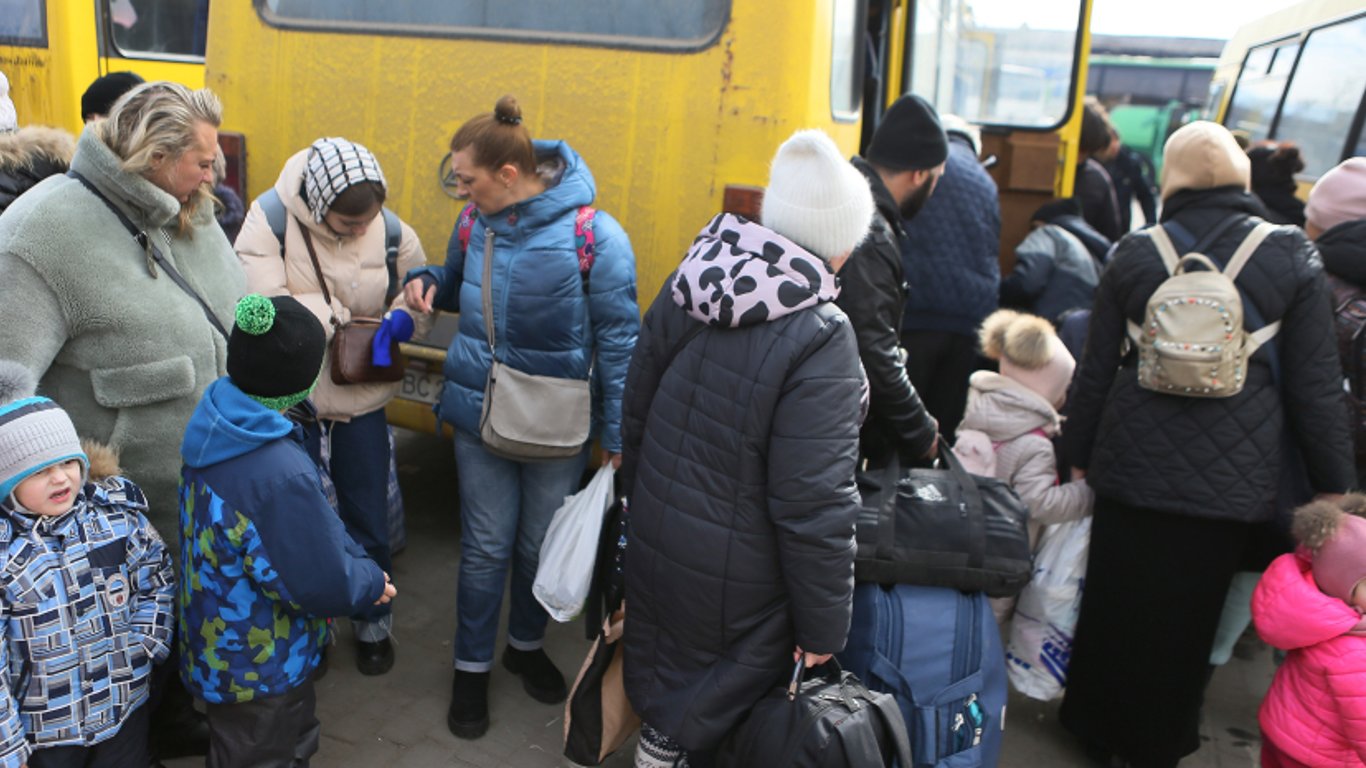 Из разрушенных пригородов Киева продолжается эвакуация населения