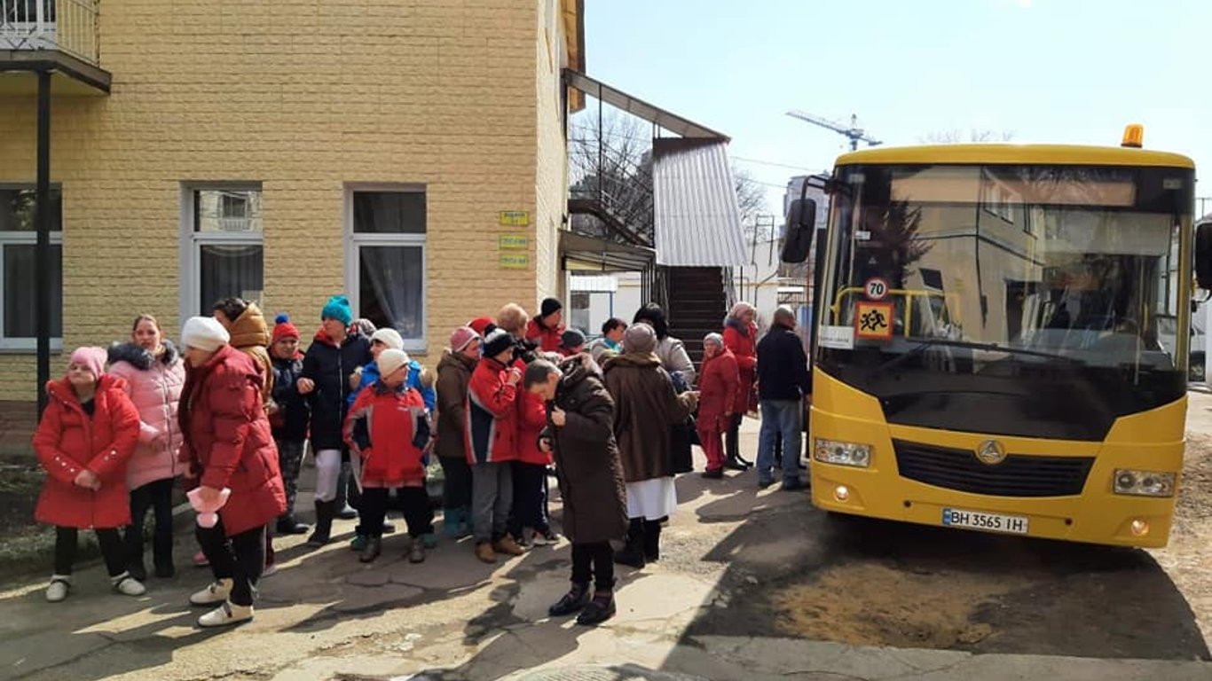 Дітей з інтернату на Одещині перевезли в інший заклад