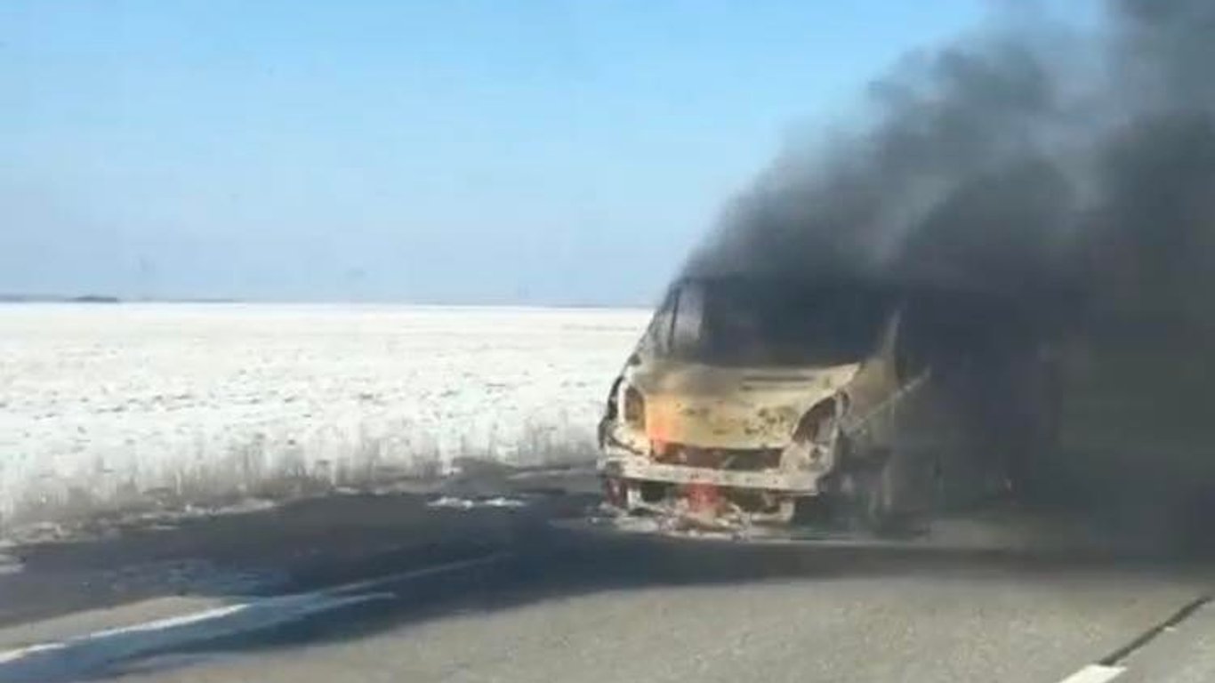 Російські диверсанти розстріляли мікроавтобус з мирними жителями в Ізюмі