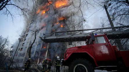 Окупанти рф нещадно атакували житлові райони Києва. Фото та подробиці - 285x160