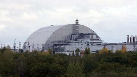 Вывозят радиоактивные объекты в Беларусь: оккупанты разворовывают технику в зоне отчуждения - 285x160