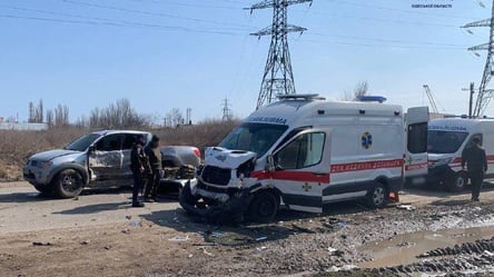 В Одесі легковик зіткнувся з машиною "швидкої": є постраждалі - 285x160