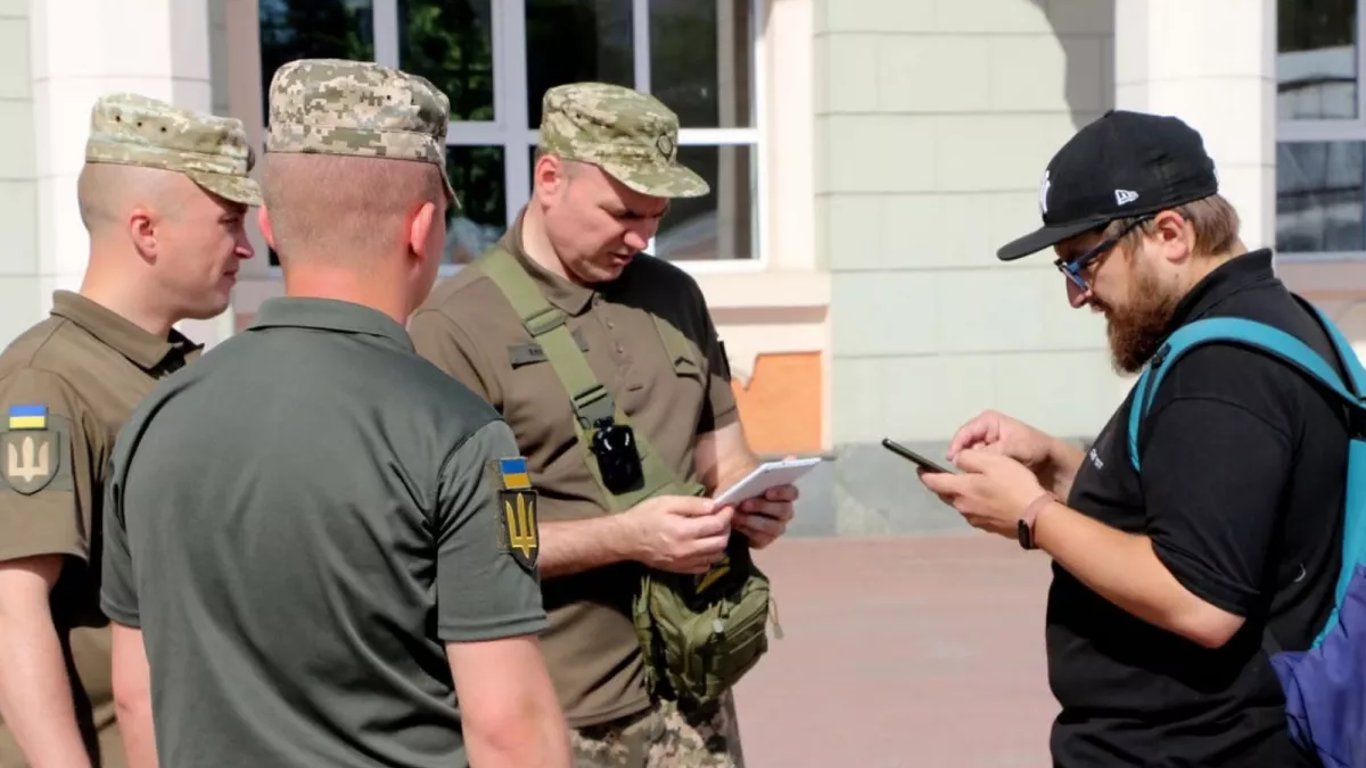 За фальшивую повестку офицера ТЦК Ивано-Франковска приговорили к штрафу