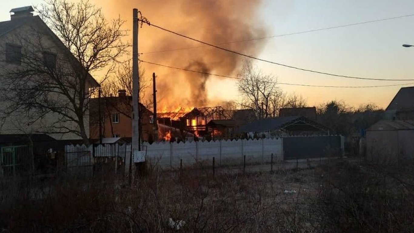 Російські окупанти знищили будинок відомого продюсера у Києві