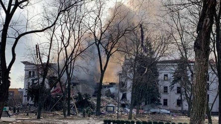 Сотрудники СБУ попали под обстрел в Мариуполе: пытались извлечь из-под завалов Драмтеатра гражданских - 285x160