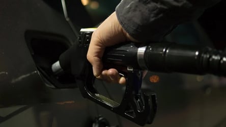 Топливо для украинцев резко подешевело: сколько стоят бензин и дизель - 285x160