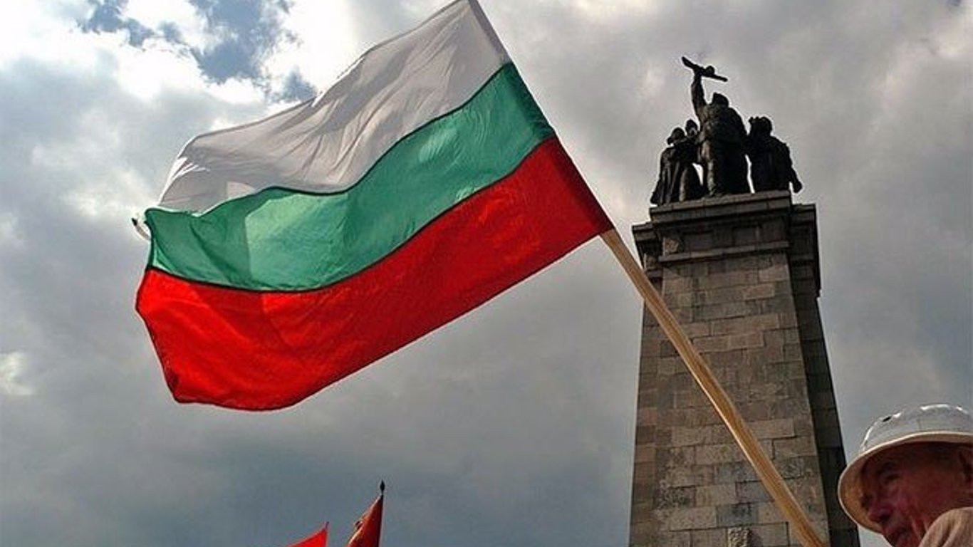 Болгария объявила десять российских дипломатов персонами нон грата