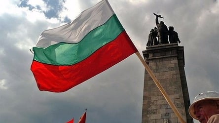 Болгария объявила десять российских дипломатов персонами нон грата - 285x160