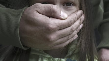 У Києві чоловік систематично ґвалтував доньок своєї співмешканки - 285x160