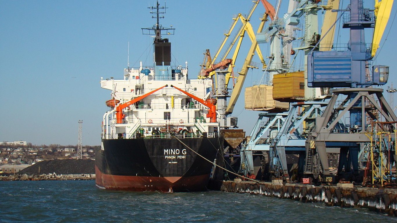 Загарбники вкрали з Бердянського порту українські кораблі із десятками тисяч тонн зерна