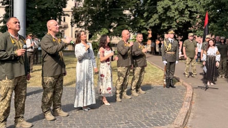 У Львові відзначили 30-ту річницю Конституції України: відбулася урочиста церемонія - 290x166