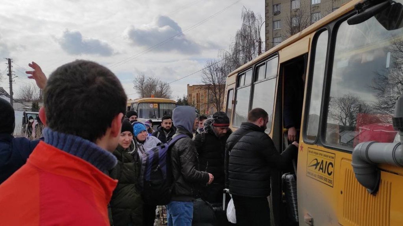 Окупанти продовжують депортувати маріупольців: у росію вивезли близько 15 тисяч людей