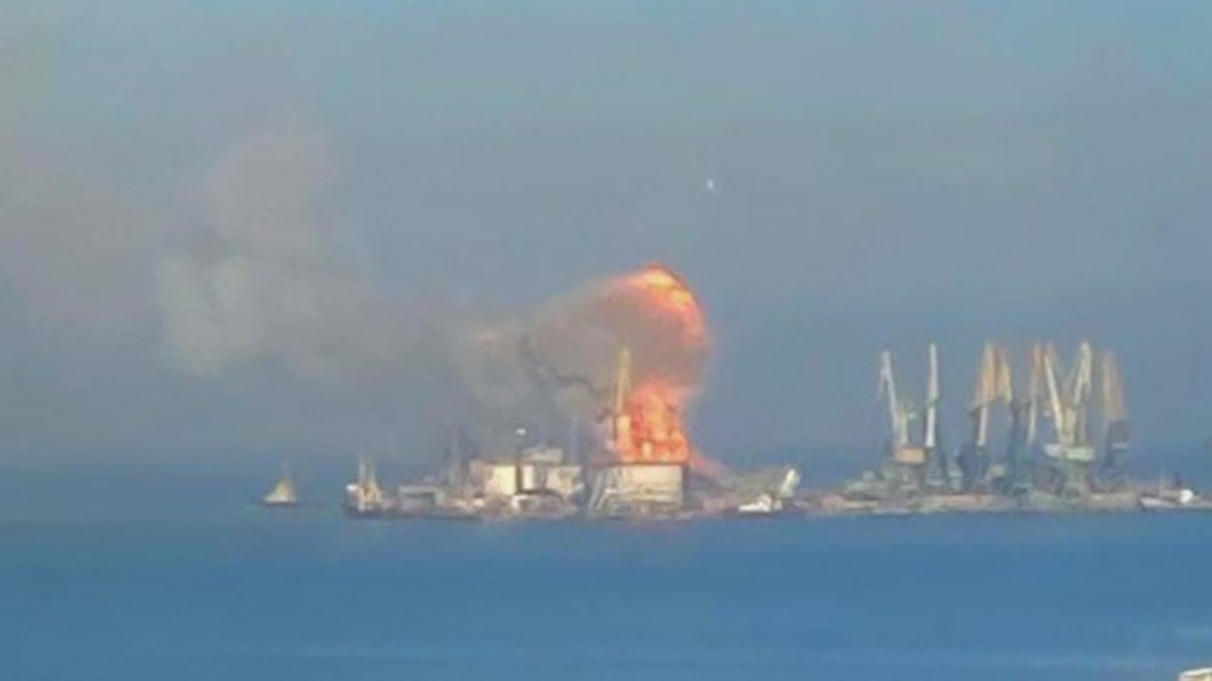 Агенти з росії допомогли знищити ворожий корабель у Бердянську