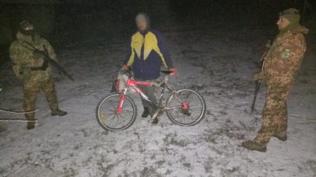 До Молдови на велосипеді — на Одещині прикордонники затримали порушника кордону - 285x160