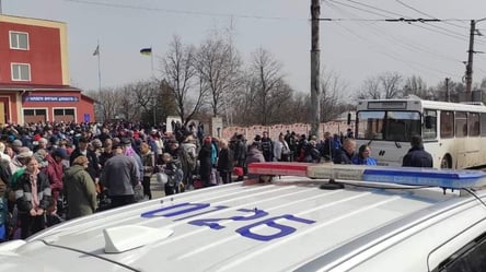 Окупанти відкрили вогонь по евакуаційному автобусу, який вивозив людей із Лисичанська - 285x160