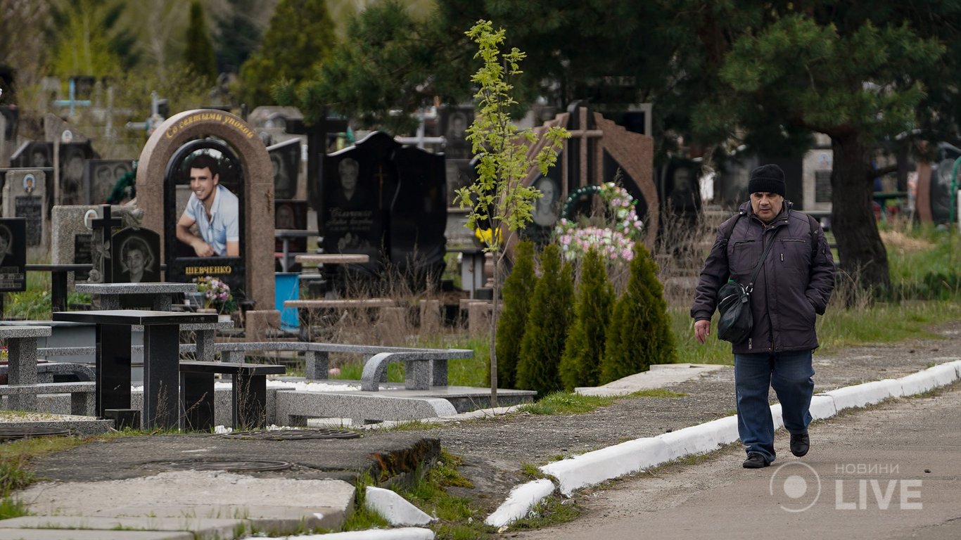 Как доехать на Северное кладбище из метро Лесная: маршрут на поминальные дни