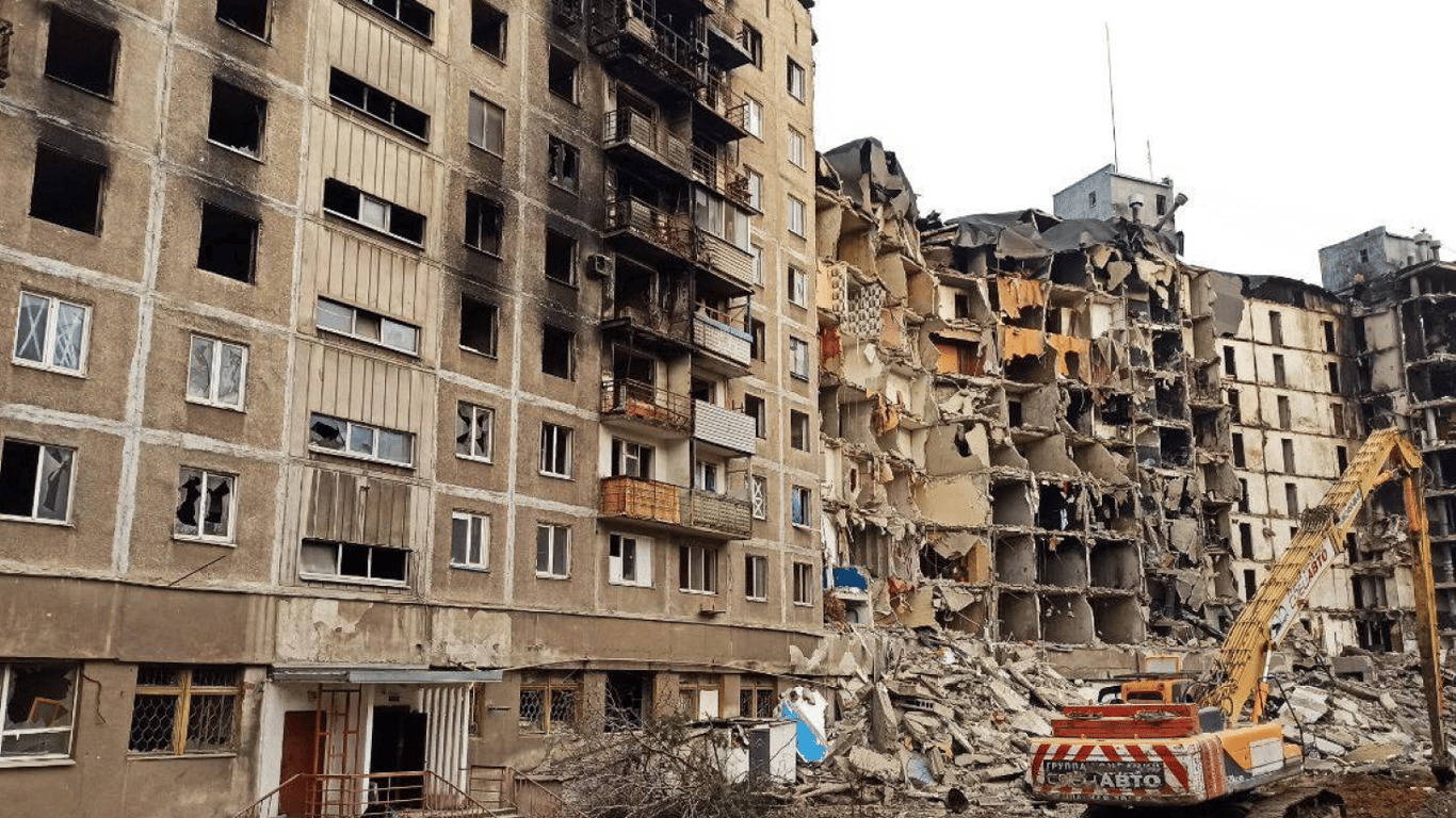 Оккупанты продолжают уничтожать дома мирных жителей Мариуполя