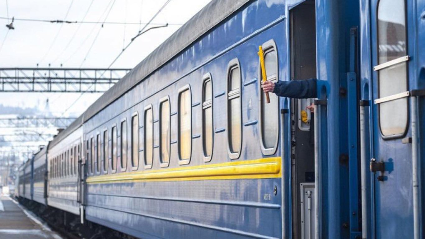 Окупанти обстріляли Донецьку залізницю, евакуаційні потяги заблоковані