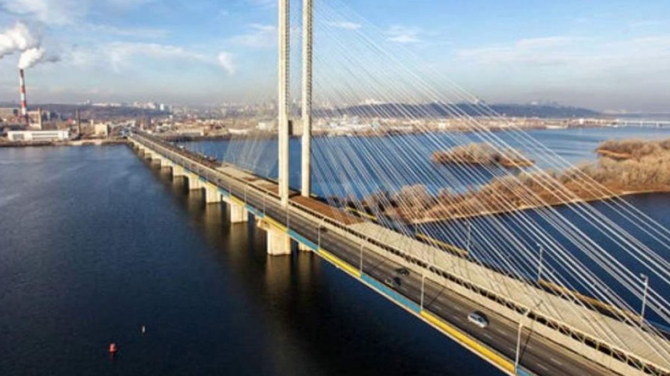 Южный мост в Киеве открыли для автотранспорта