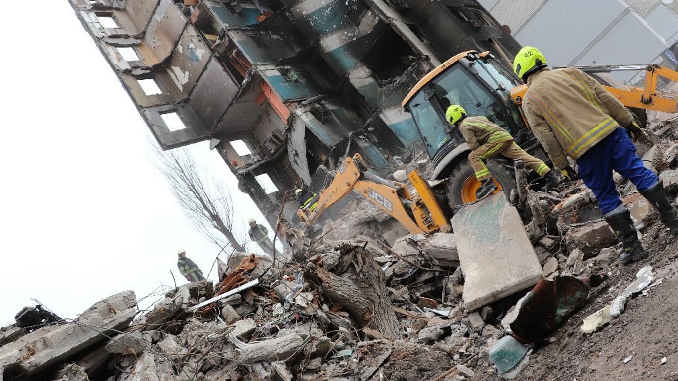 В Бородянке из-под завалов извлекли тела 41 человека