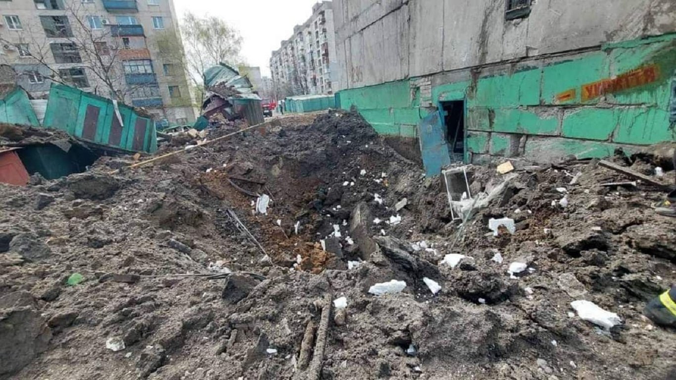 Військові рф обстріляли багатоповерхівку в Лисичанську: є загиблий