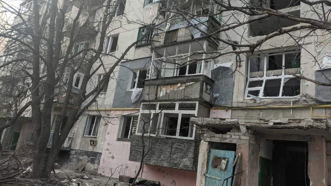 Военные рф обстреляли Луганщину: есть погибший и разрушенные дома