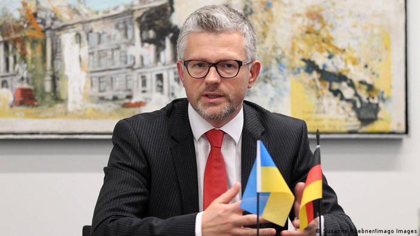 Посол України в Німеччині різко відповів екс-раднику Меркель, який спробував виправдати путіна