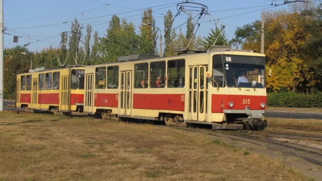 Общественный транспорт Киев -  запустили трамвай, который соединяет Позняки и Троещину
