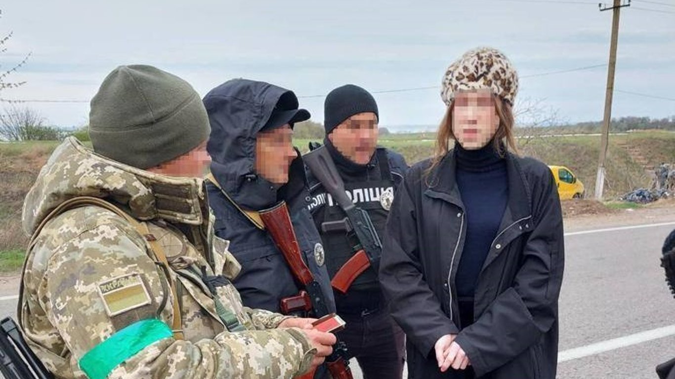 В Одесской области обнаружили военнообязанного, который в женской одежде бежал за границу