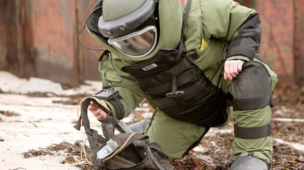 В полях багато вибухівки: Шмигаль розповів, як проходитимуть розмінування звільнених територій - 285x160