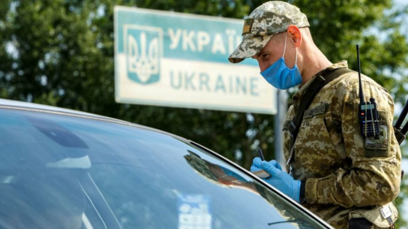 Украинцы больше не могут пересекать границу по внутреннему украинскому паспорту