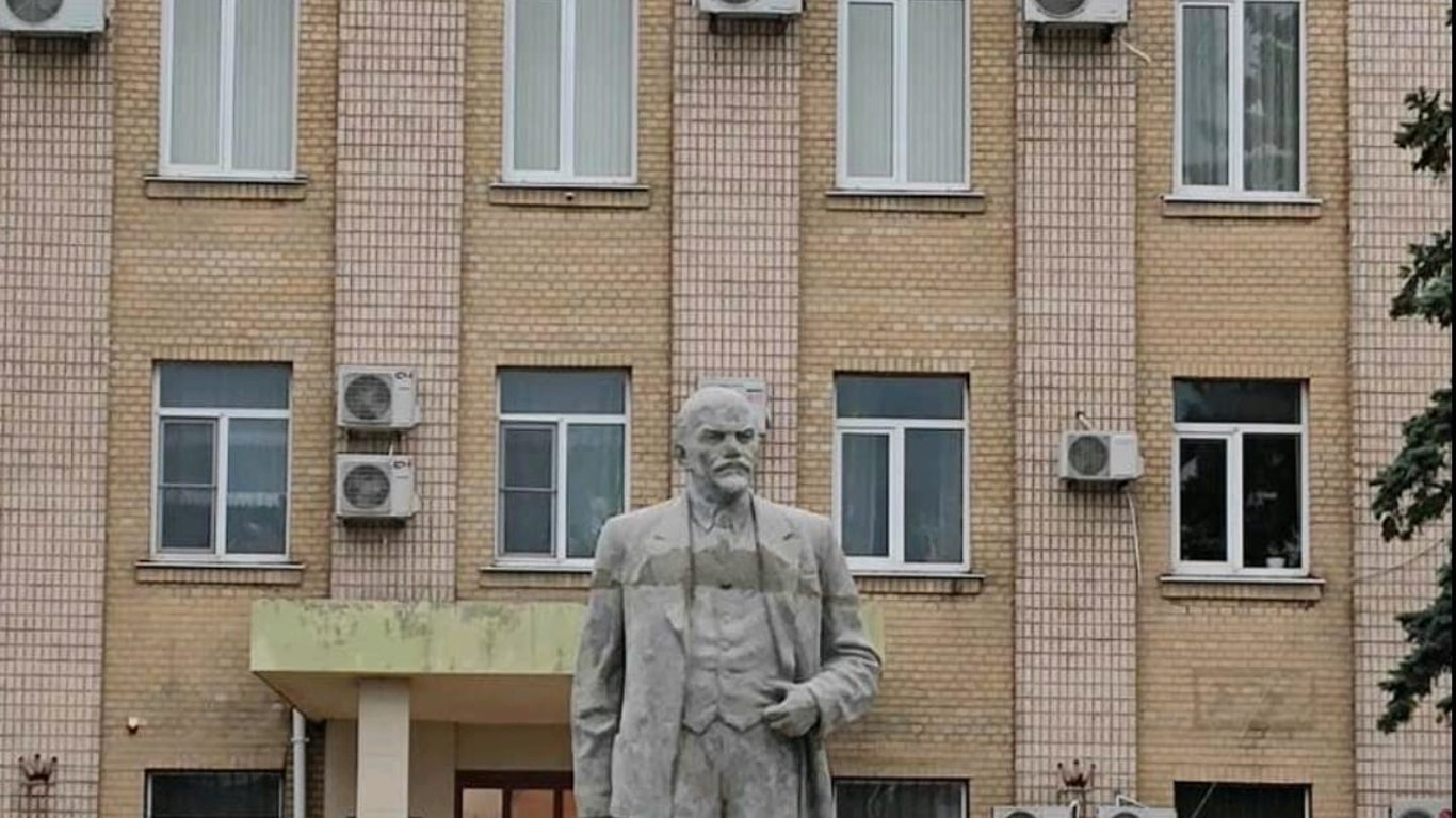 В Геническе кафиры установили памятник ленину