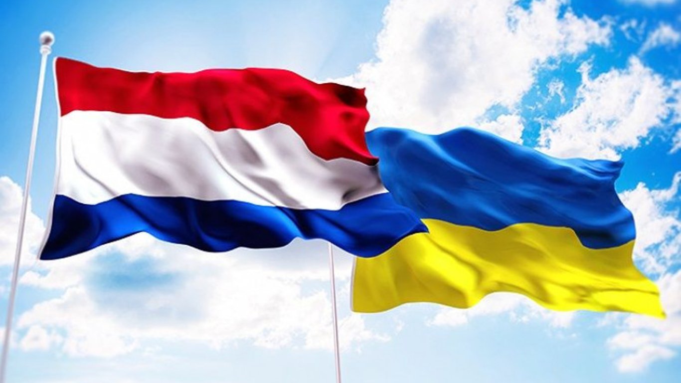 Нидерланды отправят Украине тяжелую боевую технику