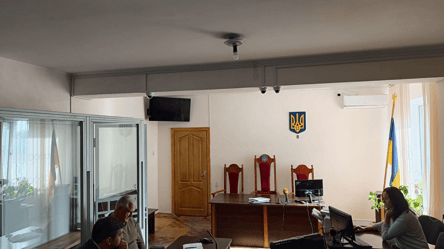 На Прикарпатье депутат райсовета хотел "отмазать" мужчину от ВВК за 7000 долл. — что решил суд - 285x160