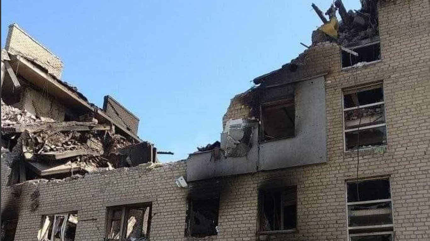 На Луганщині ворожий снаряд потрапив до житлового будинку