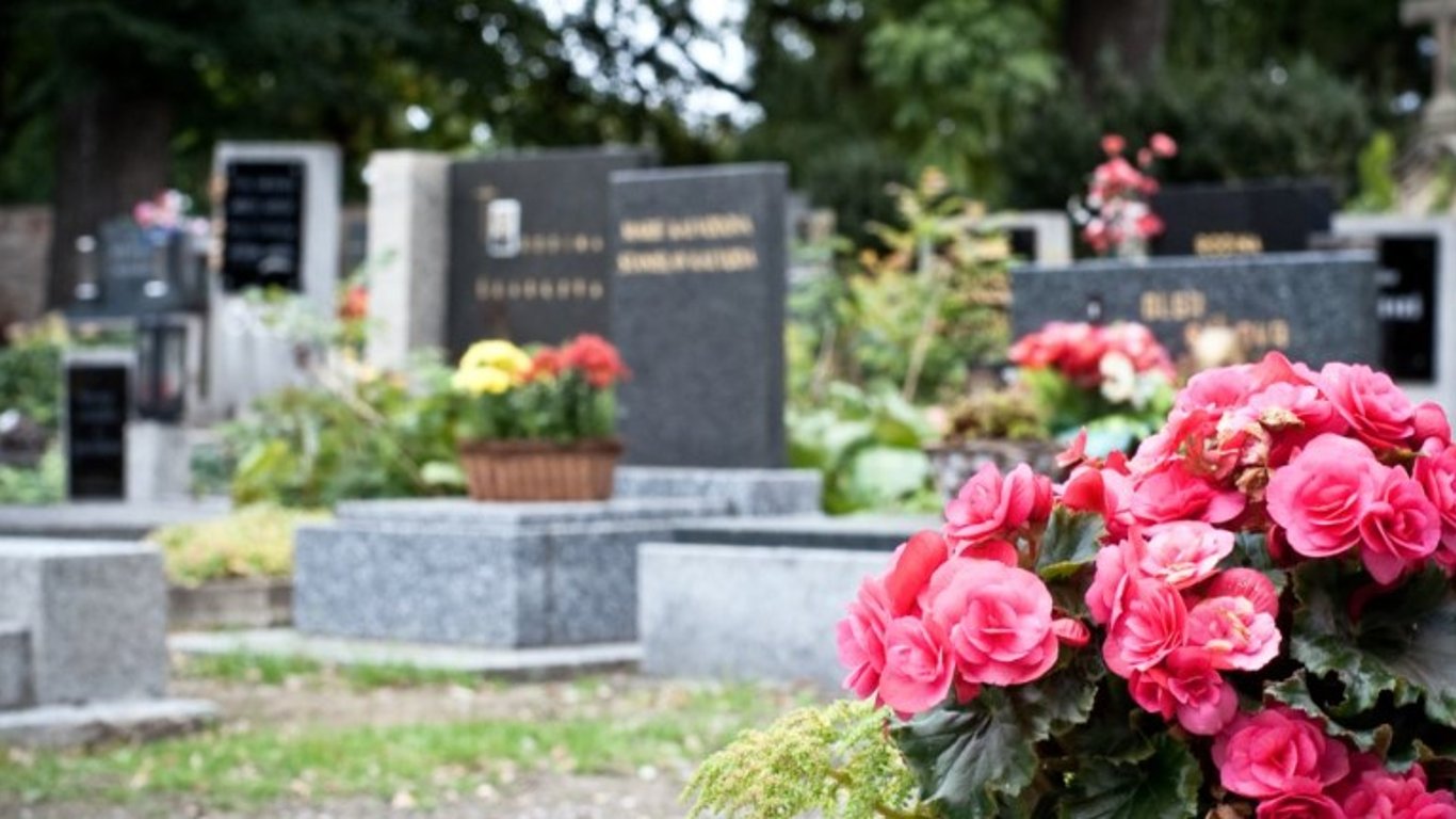 Кладбища в Украине нельзя посещать в 2022 году