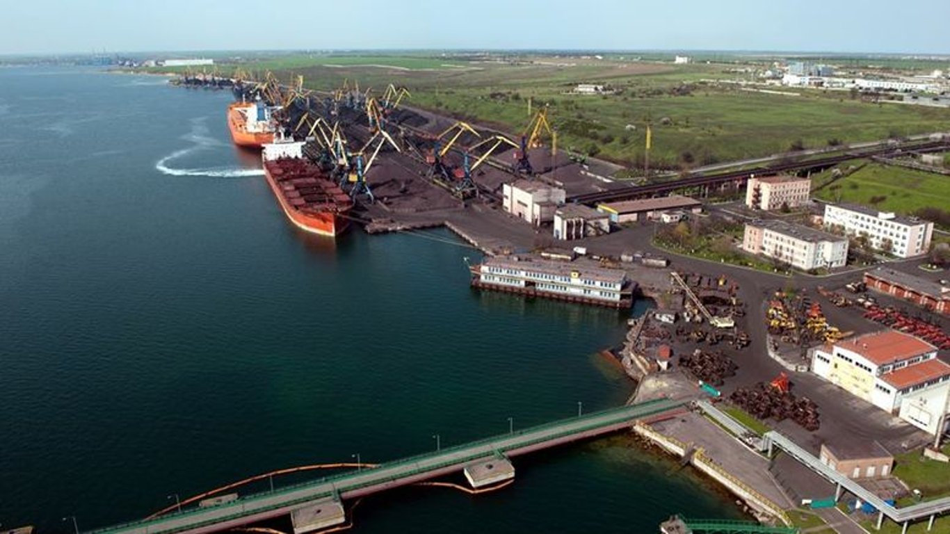 У портах Одеської області залишаються заблокованими 39 іноземних цивільних суден