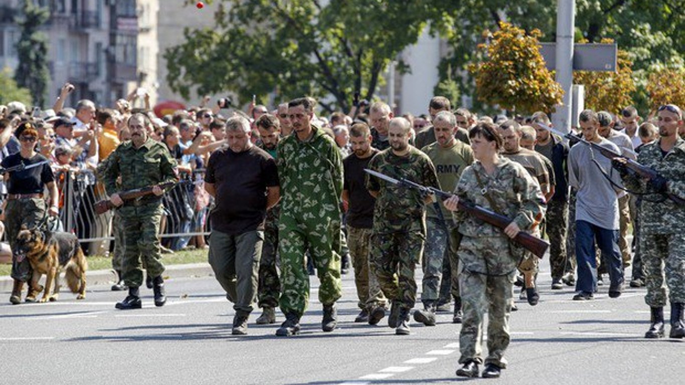 росія готує парад полонених у Маріуполі 9 травня