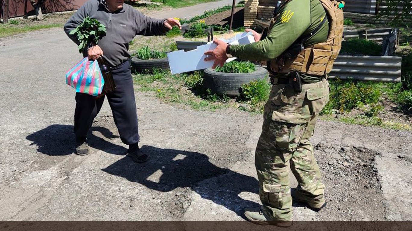 Жителям Красногорівки та Мар'їнки доставили допомогу від Вадима Столара