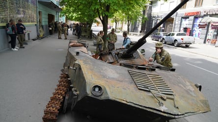 Знищена техніка окупанта в центрі Києва: як виглядає історія війни, що досі триває. Фото - 285x160