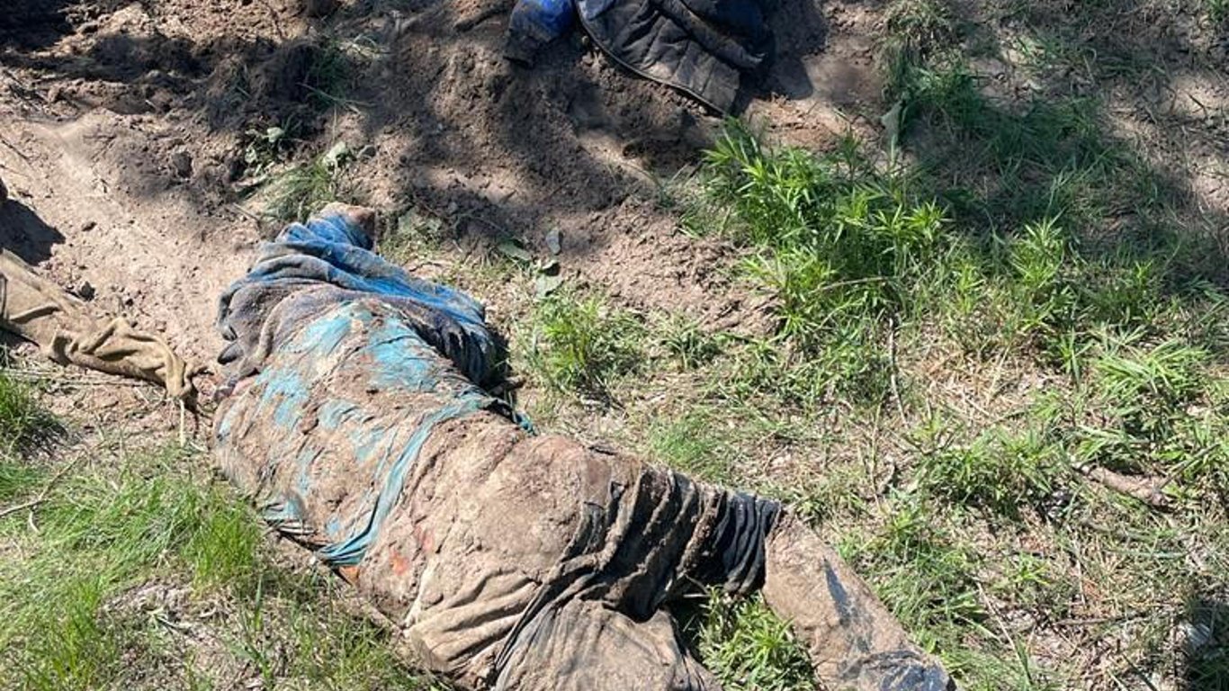 На Київщині знайшли тіла ще трьох чоловіків, яких вбили окупанти