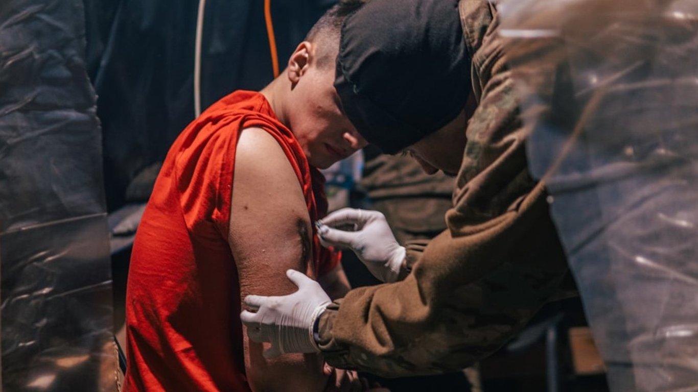 Азов показал фото раненых украинских защитников