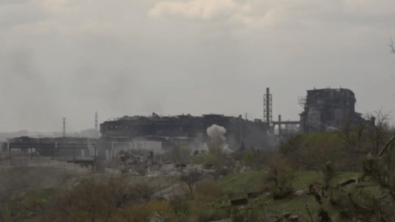 Азовсталь – окупанти продовжують обстріл заводу – відео
