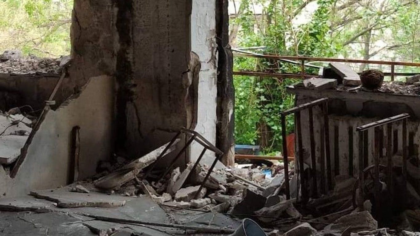 рашисти жорстоко обстріляли лікарню у Сєвєродонецьку