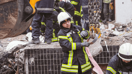 Ракетний удар по Одесі — Зеленський показав героїчну роботу рятувальників - 285x160