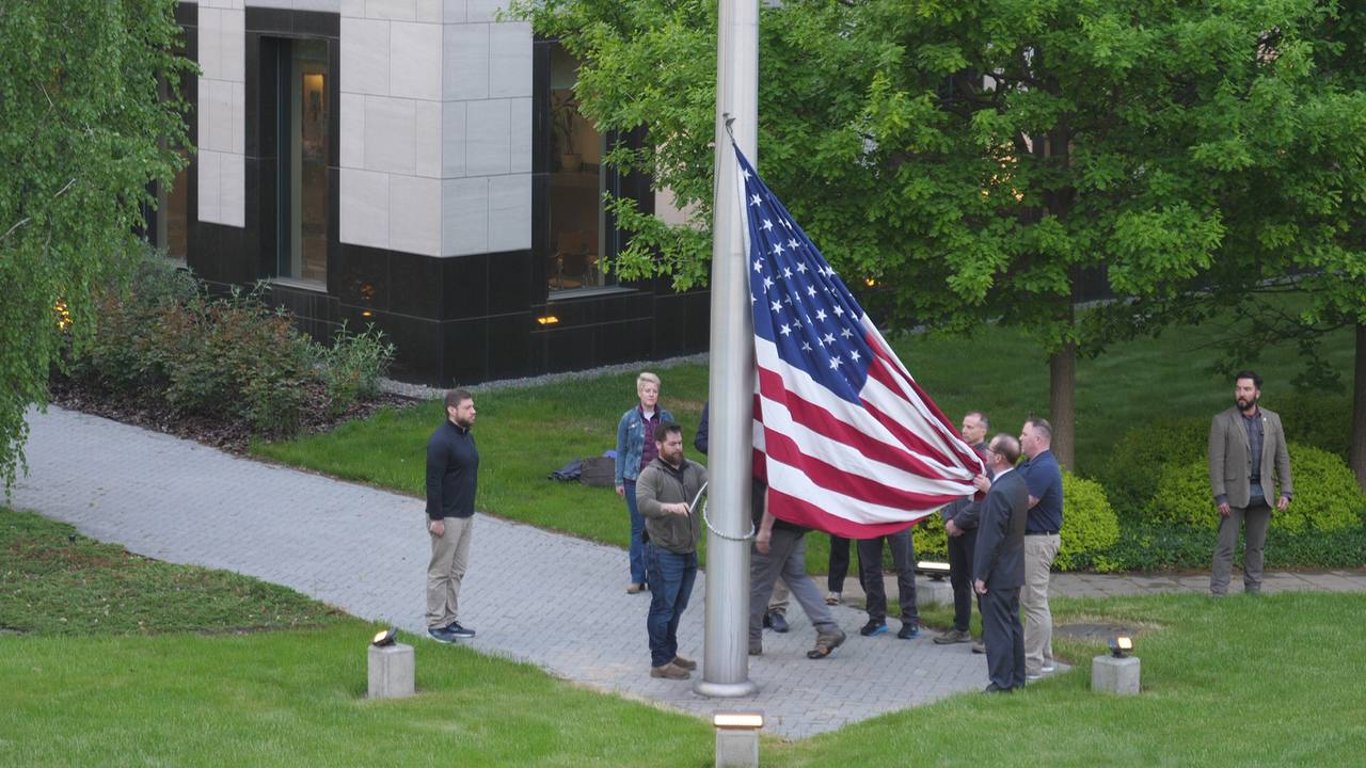 В Києві відновило роботу Посольство США після тримісячної перерви