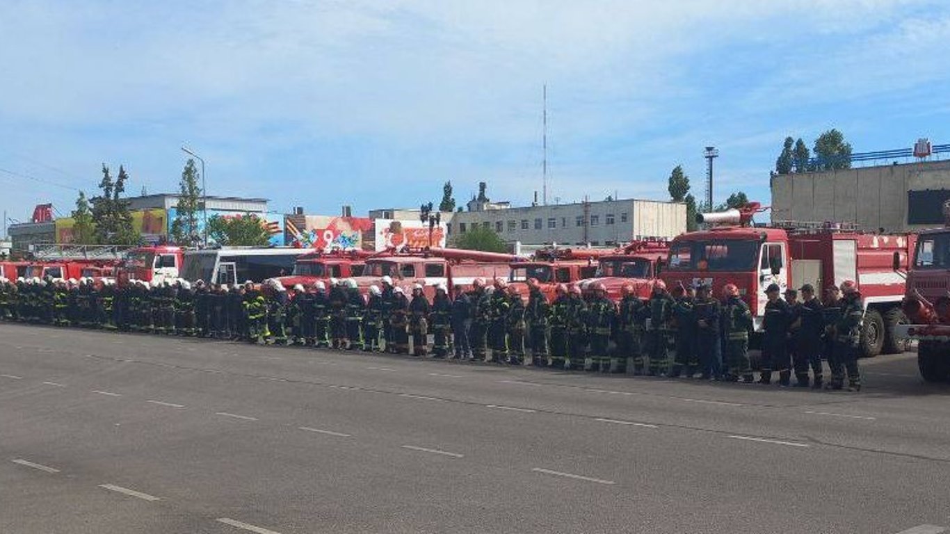Спасатели Энергодара вышли на протест из-за похищения их начальника