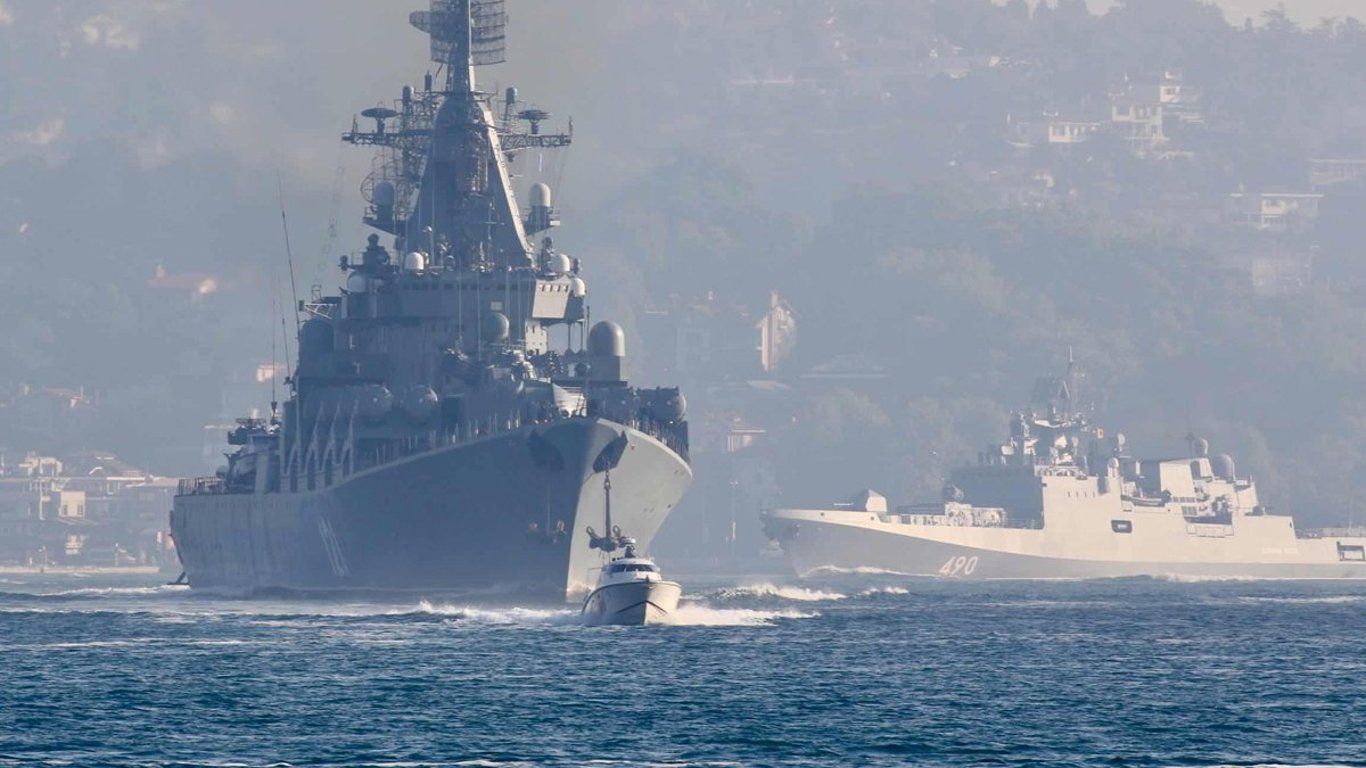 В Черном море находятся два российских корабля с ракетами