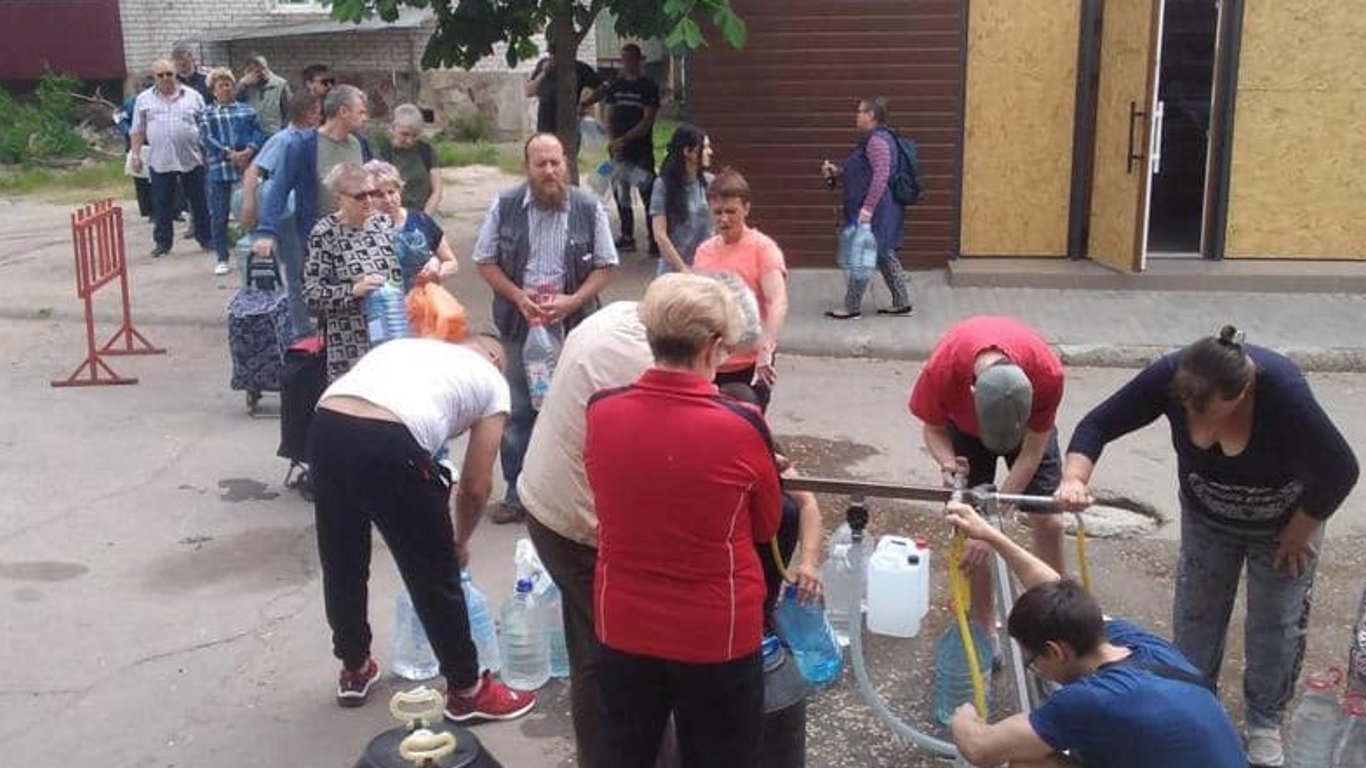 Благотворительный фонд Лідери змін Леси Забуранной помог обеспечить жителей Николаева питьевой водой