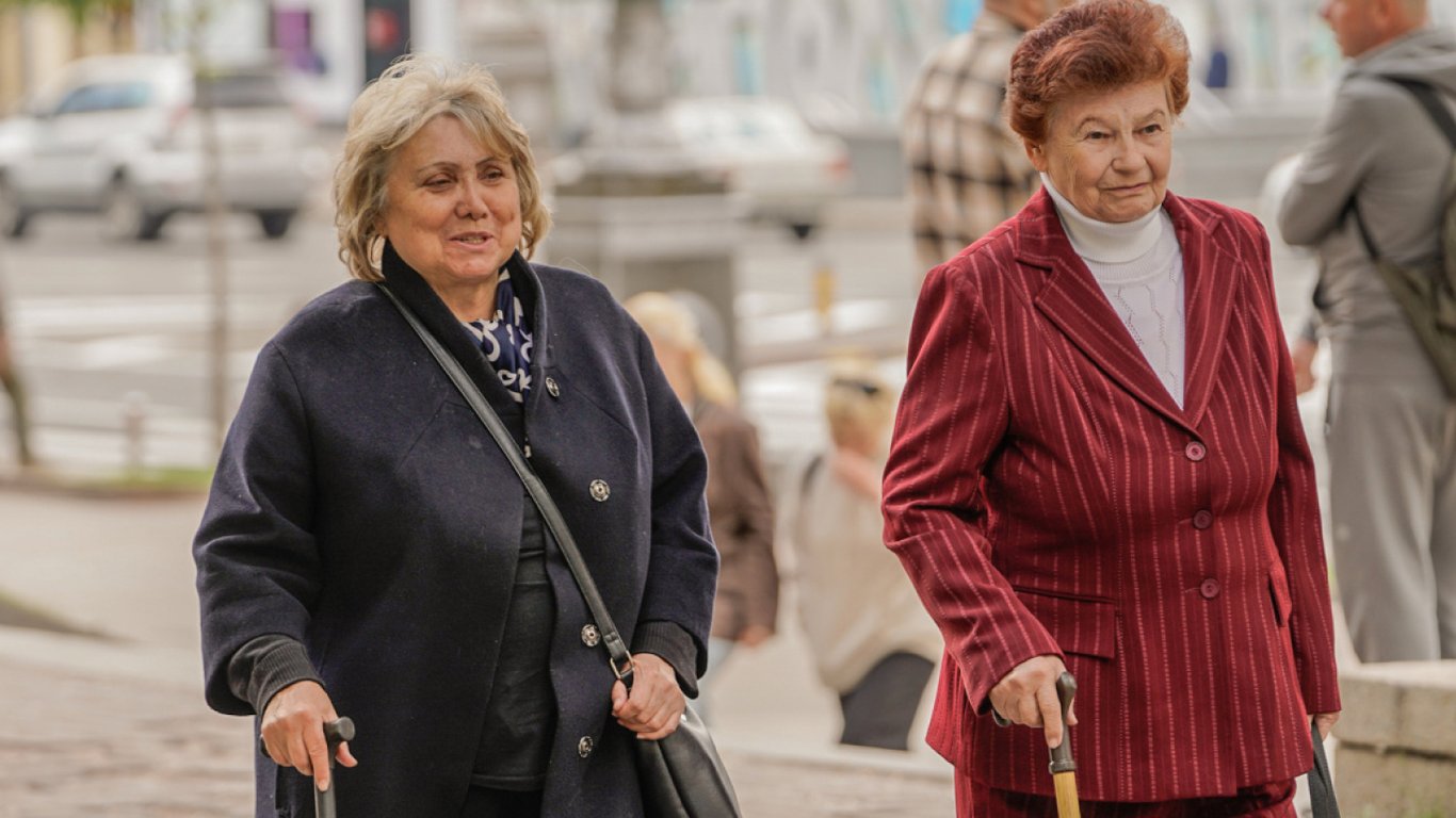 Щомісячна доплата у 500 грн для пенсіонерів: ПФУ назвав умови